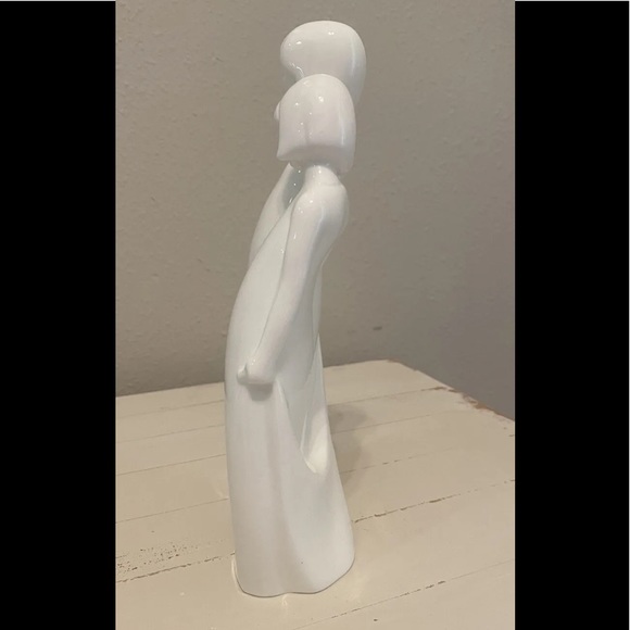 Royal Doulton Bone China Sisters 1983
A collection of hand made sculptures - Picture 8 of 10